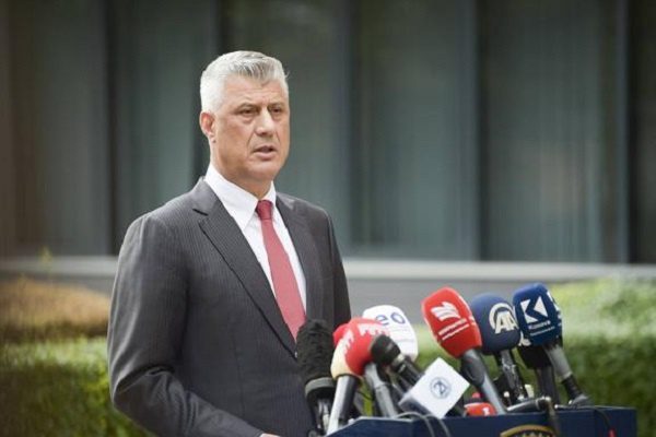 Presidente de Kosovo renuncia para hacer frente a los señalamientos de crímenes de guerra