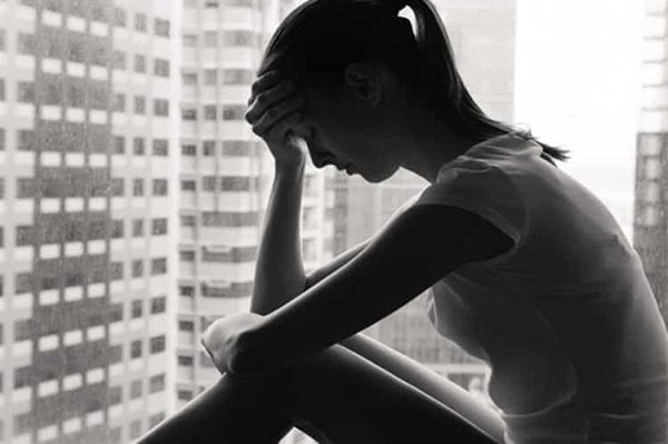 Covid-19 impacta en la salud mental de los trabajadores de la salud, y 1 de cada 10 piensa en el suicidio