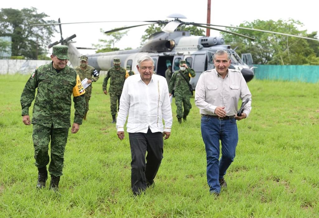 "Se ayudará a todos" dice AMLO a damnificados de Chiapas y Tabasco