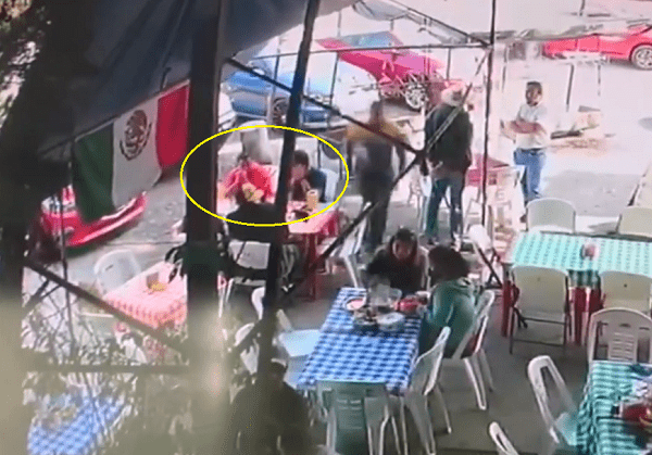 Hombre ejecuta a dos comensales en la Picacho-Ajusco #VIDEO
