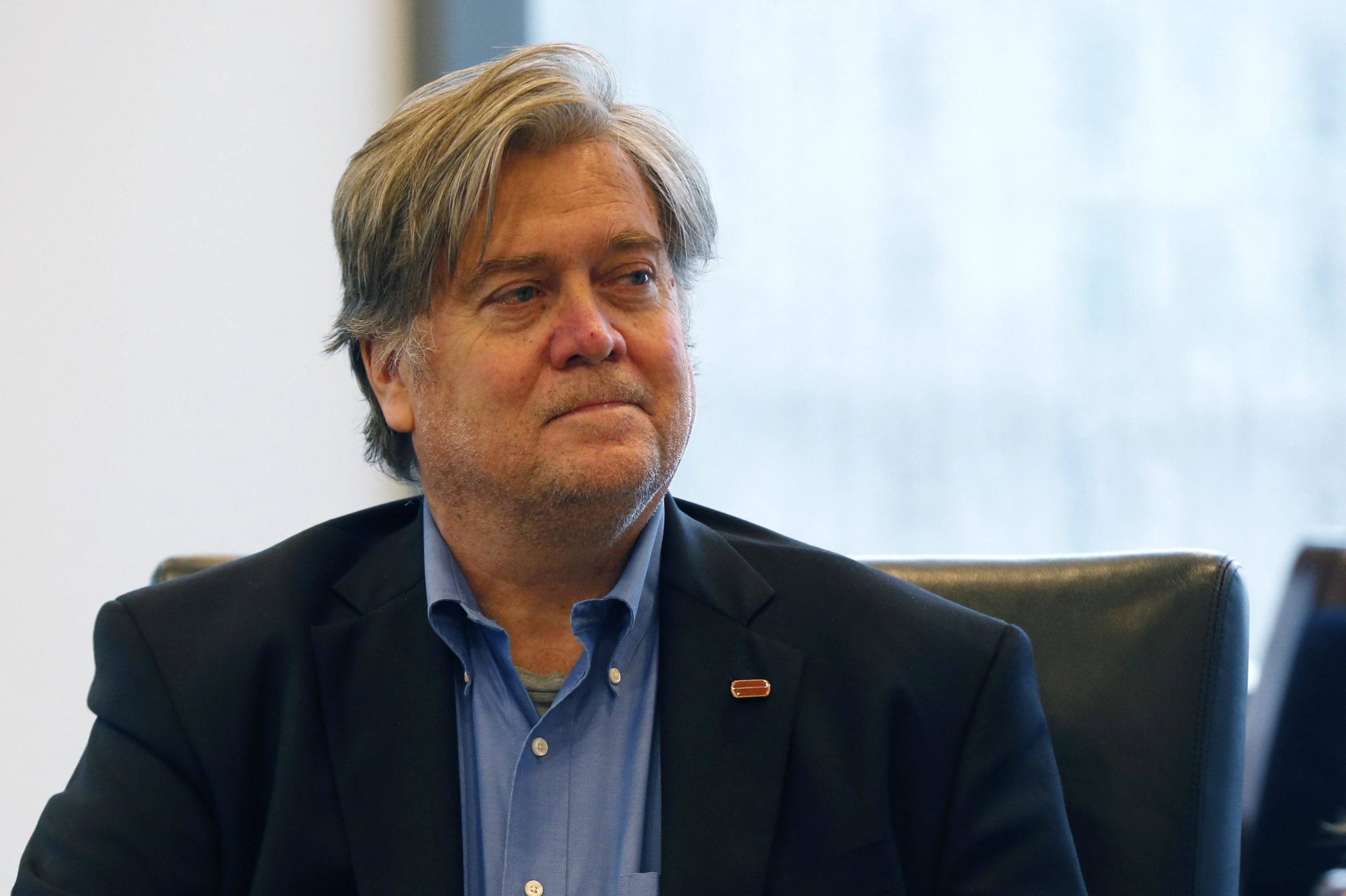 Twitter, Facebook y YouTube sancionan a Steve Bannon, exasesor de Trump
