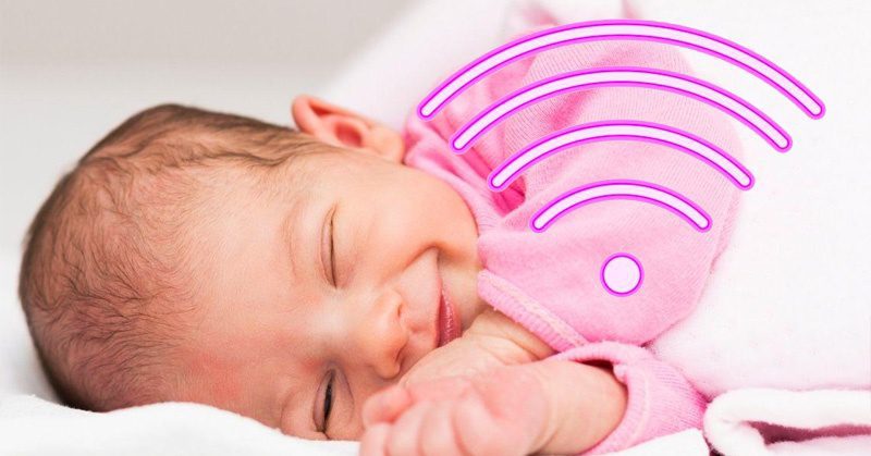 Nombran a bebé "Twifia" y les dan Internet gratis