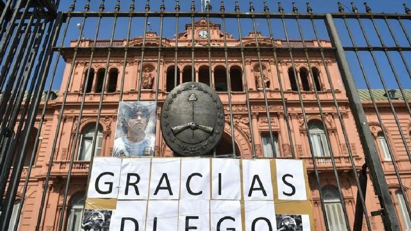 Abarrotan Casa Rosada en Argentina para despedir a Maradona #VIDEO