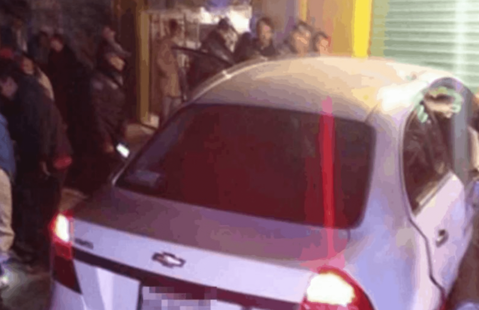 Festeja la compra de su auto bebiendo y atropella a 17 personas