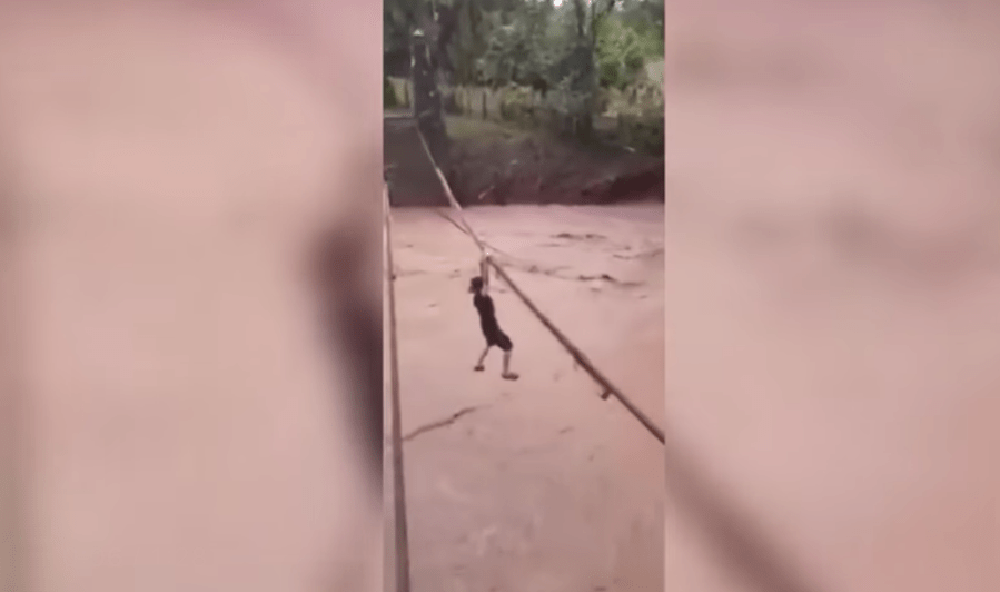 Joven es captado cruzando río San José en Honduras, colgado #VIDEO