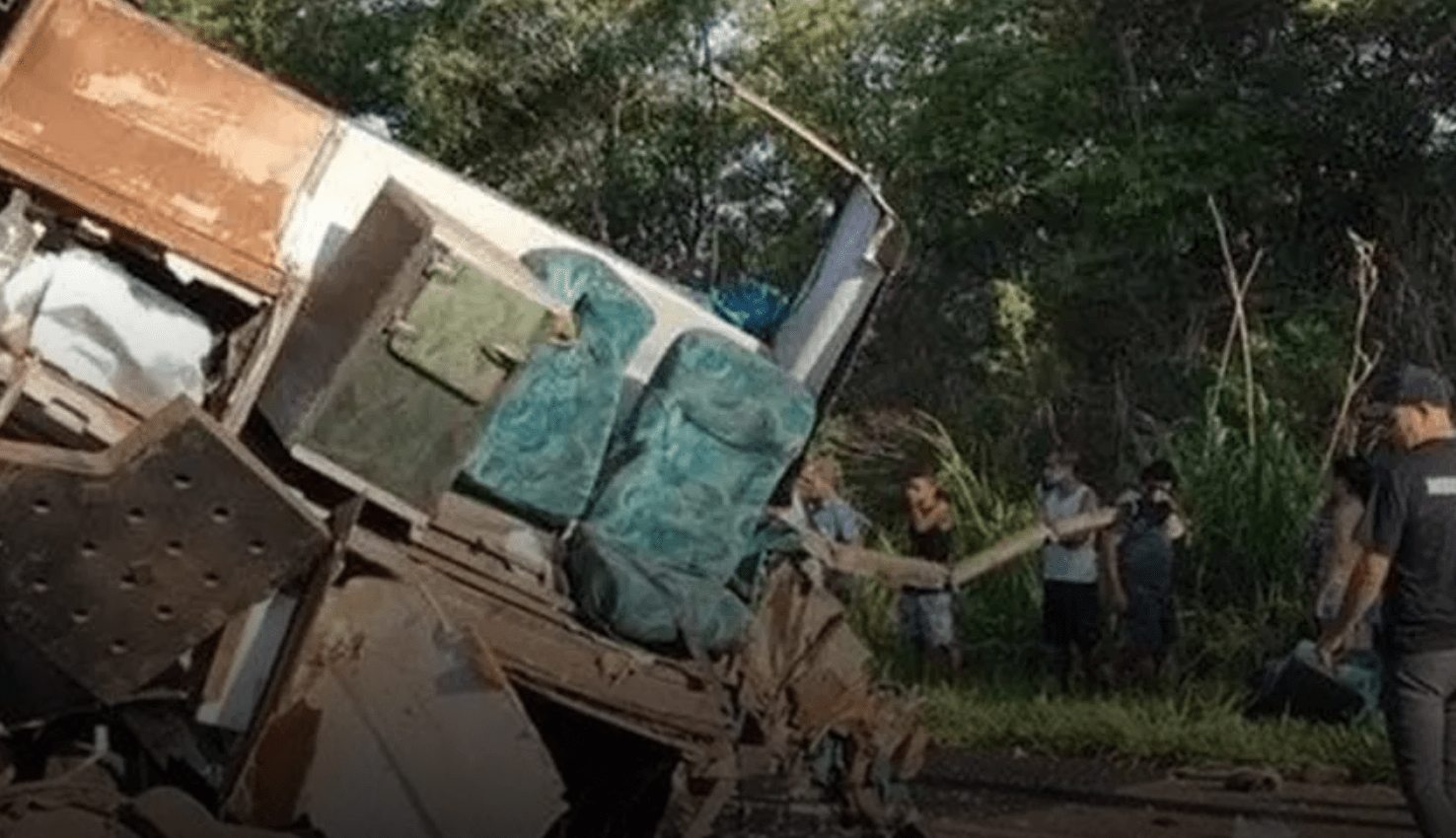 Choque entre autobús y camión deja 40 muertos en Brasil #VIDEO