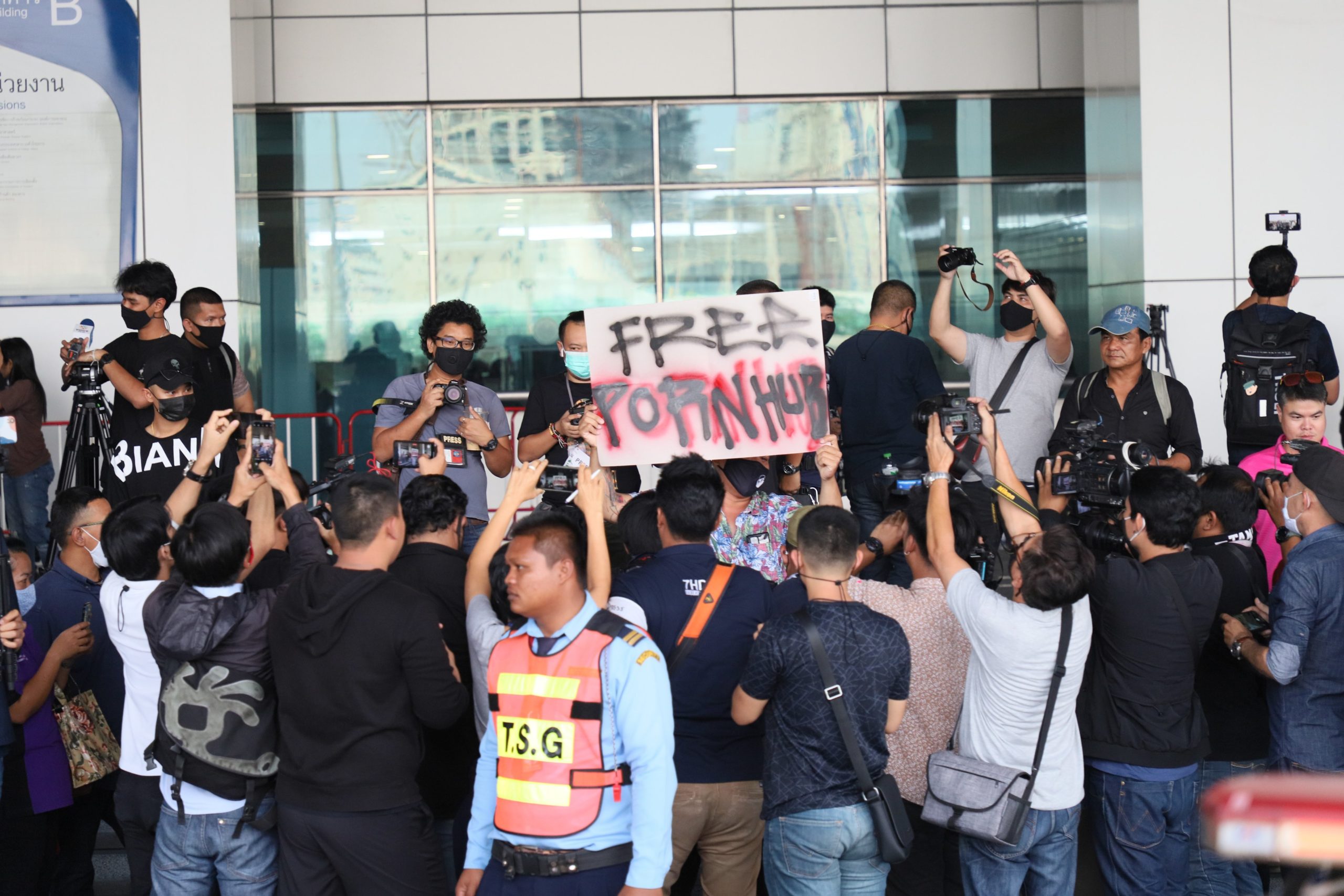 Prohibición de sitios web de porno en Tailandia desata protestas bajo el HT #SavePornhub