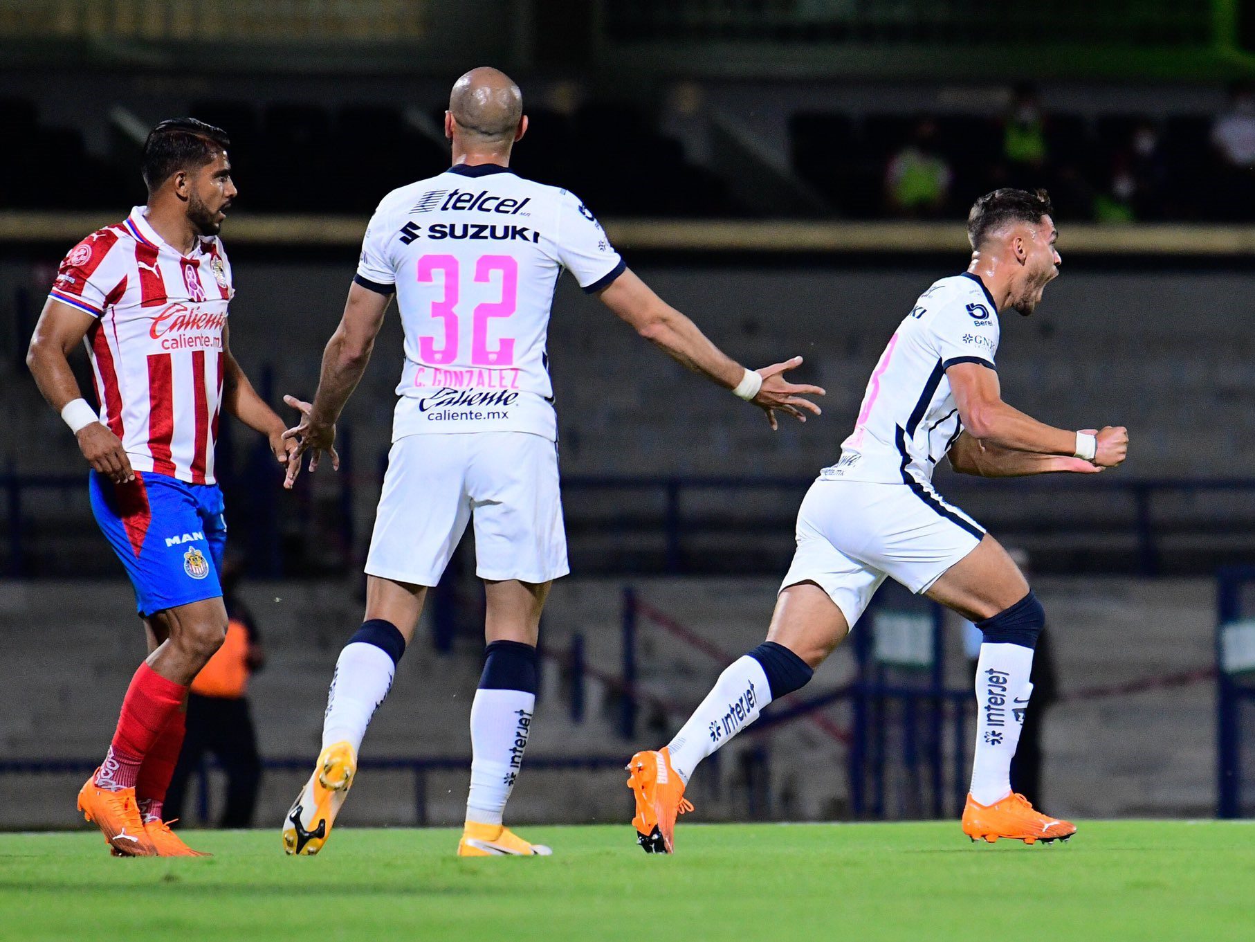 Pumas y Chivas no se hacen daño en el Estadio Olímpico Universitario