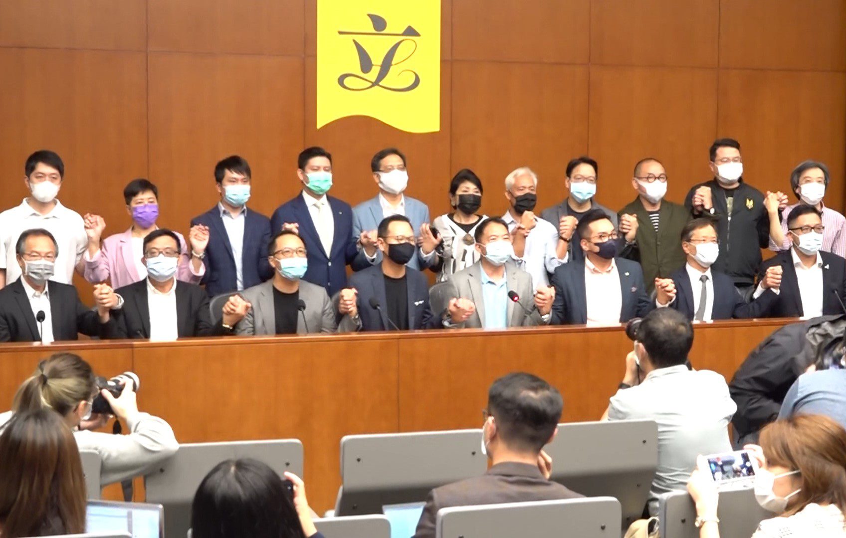 Renuncia en masa de diputados prodemocracia de Hong Kong