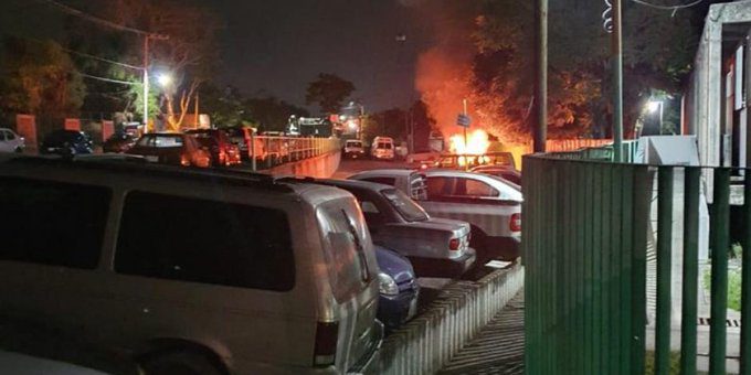 Médico del IMSS muere calcinado en su camioneta tras brutal ataque