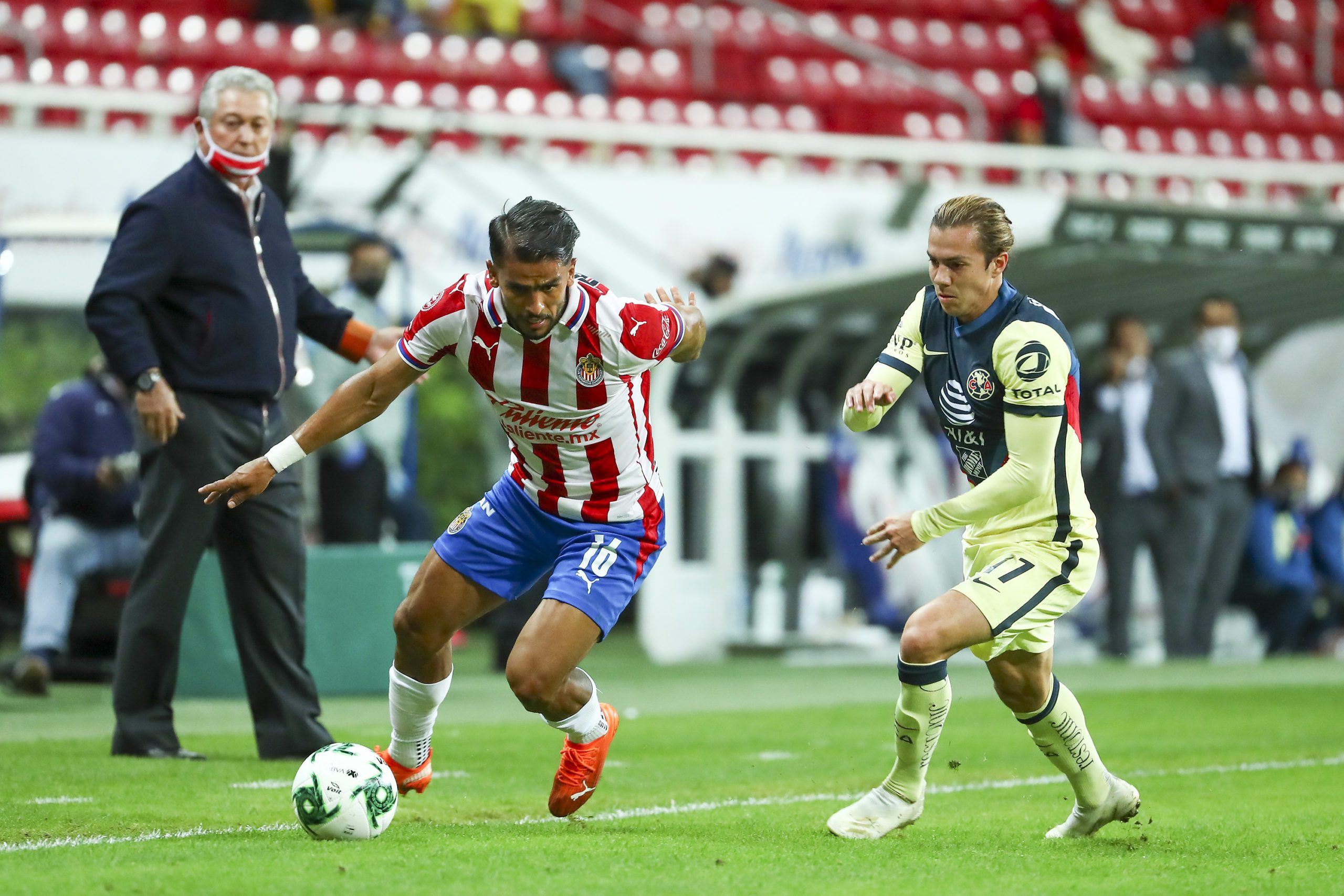 Con un ‘chicotazo’, las Chivas derrotan al América