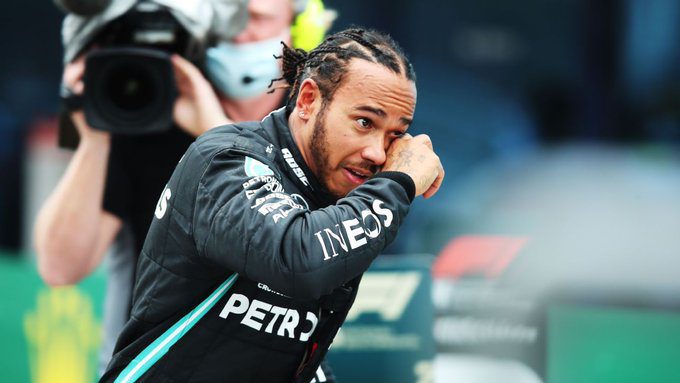 Entre lágrimas, Hamilton gana su séptimo título F1 en Turquía