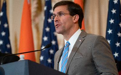 Trump anuncia en Twitter el despido de su secretario de Defensa, Mark Esper