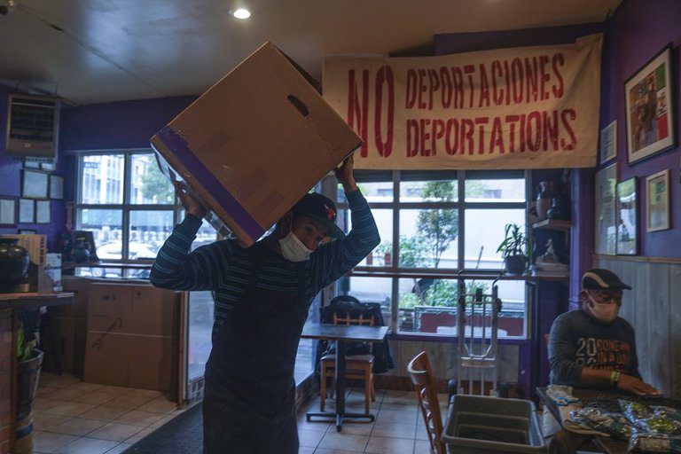 Familia mexicana alimenta gratis a necesitados en Nueva York