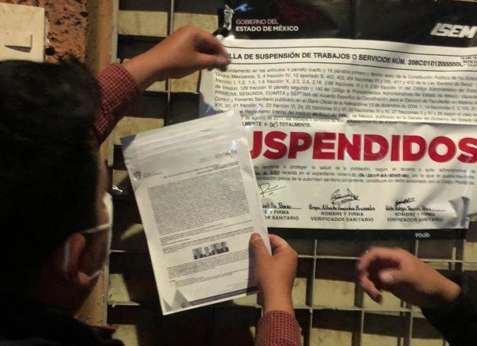 Por faltas administrativas, suspenden bar de Toluca que promocionaba espectáculos de sexo en vivo