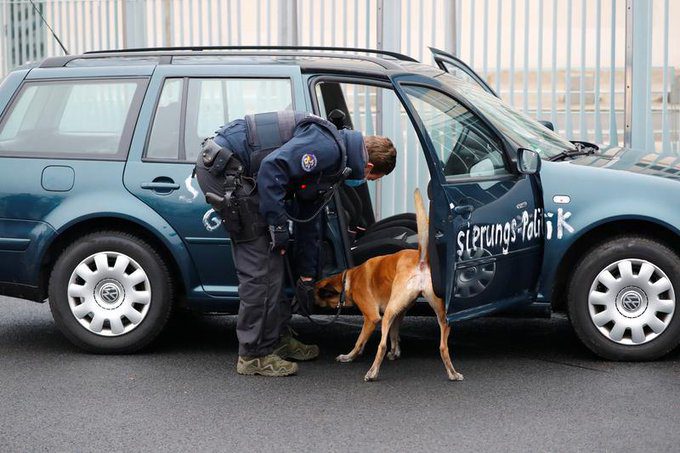 Un coche se estrella en la Cancillería Federal alemana en Berlín