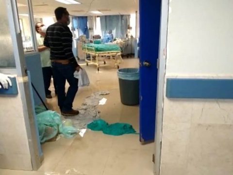 Brindan atención a niña que le cayeron aguas negras y plafón en Tamaulipas