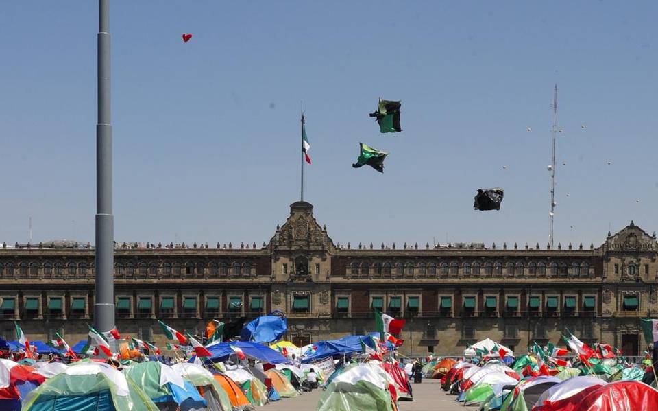 FRENAAA levanta su campamento del Zócalo capitalino