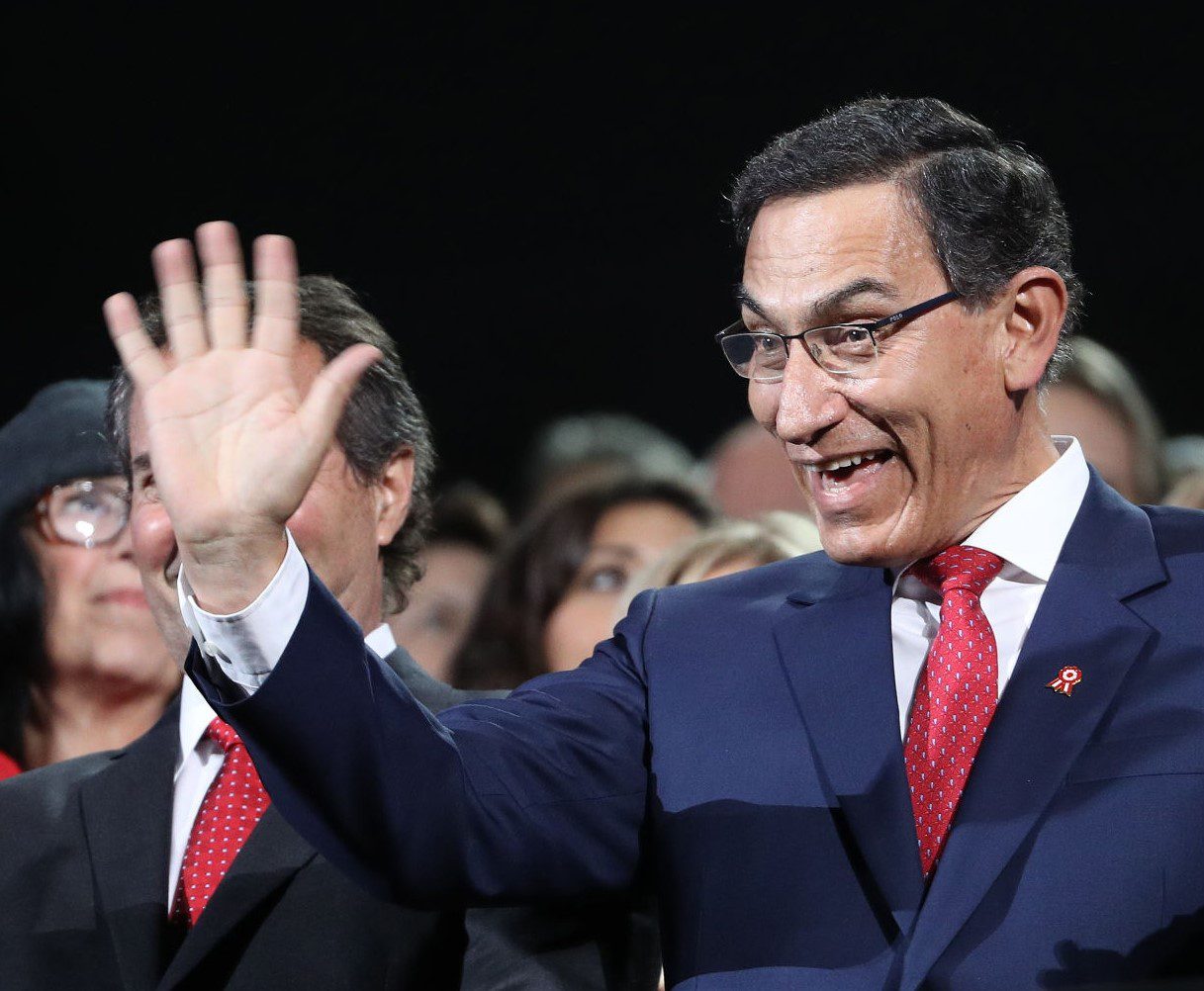 Tras destitución de Martín Vizcarra, jura Manuel Merino como presidente de Perú