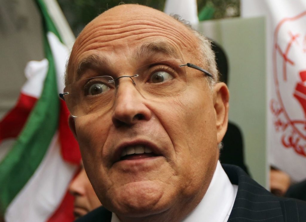 Rudy Giuliani, abogado de Trump, asegura que van a presentar "una demanda federal" por votos postales