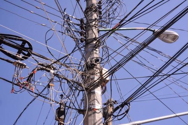 Congreso de la CDMX recibe la iniciativa que soterra la infraestructura eléctrica