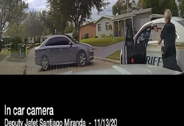 Los agentes de policía defienden el tiroteo, pese a que las imágenes de la cámara sugieren que no necesitaban recurrir a la fuerza letal