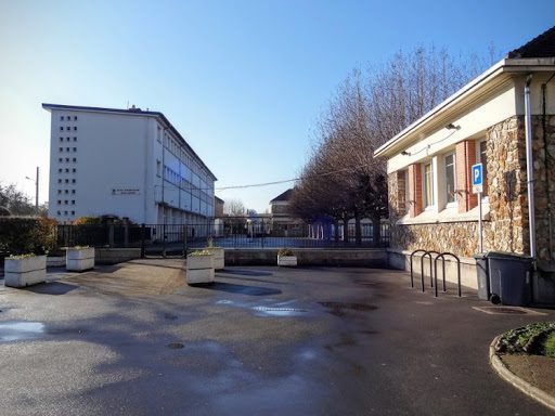 En Francia detienen a un hombre que amenazó a maestros de una escuela en el nombre de Alá