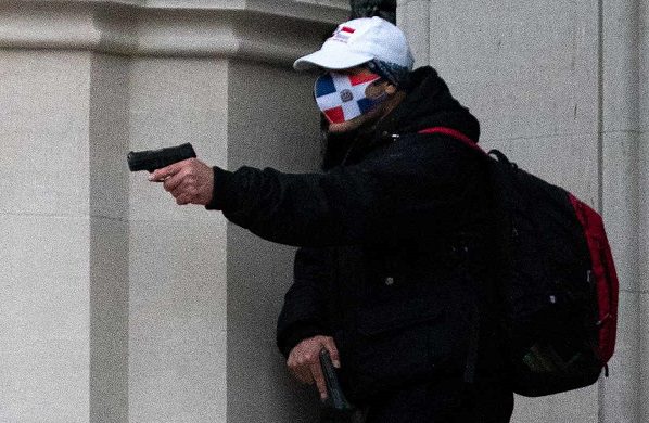 Abaten a tiros a sospechoso de disparar afuera de iglesia en Nueva York