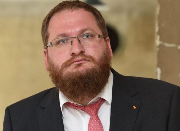 Historiador polaco pide ser encarcelado en lugar de un niño condenado por blasfemia