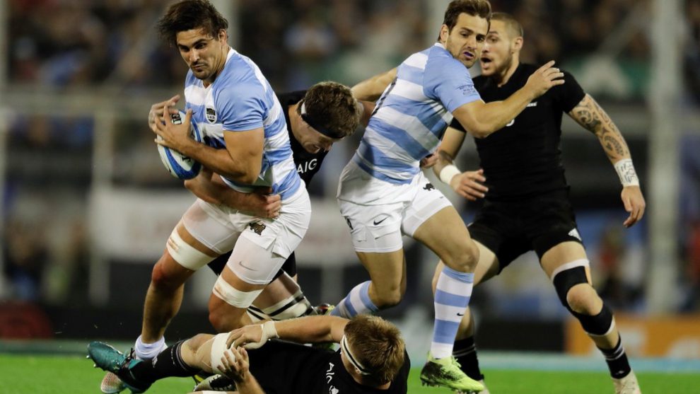 Sugieren prohibir las tacleadas en el rugby infantil