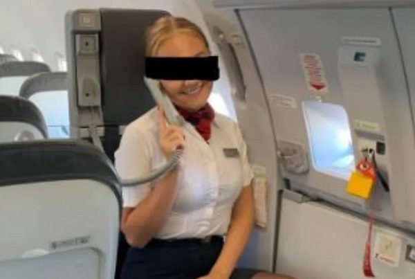 Denuncian a azafata que ofrecía favores sexuales en aviones