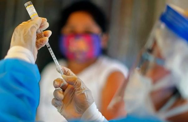 Vacuna contra covid-19 en Perú es declarada gratuita y universal
