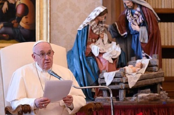 Mandan girasoles al Papa Francisco por su cumpleaños número 84, él envía respiradores a hospitales