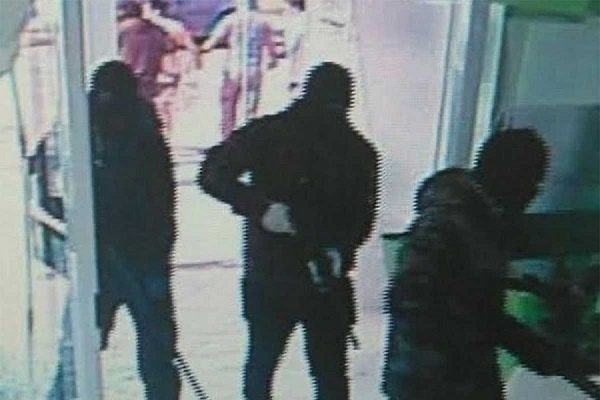 30 sujetos asaltan con extrema violencia un banco en Brasil