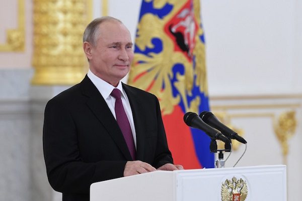 Putin anuncia vacunación a gran escala la próxima semana