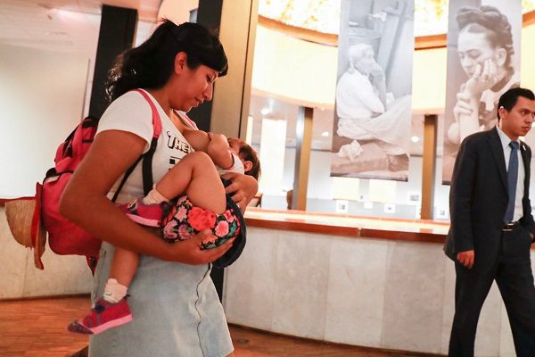 Diputados avalan derecho a amamantar en lugares públicos