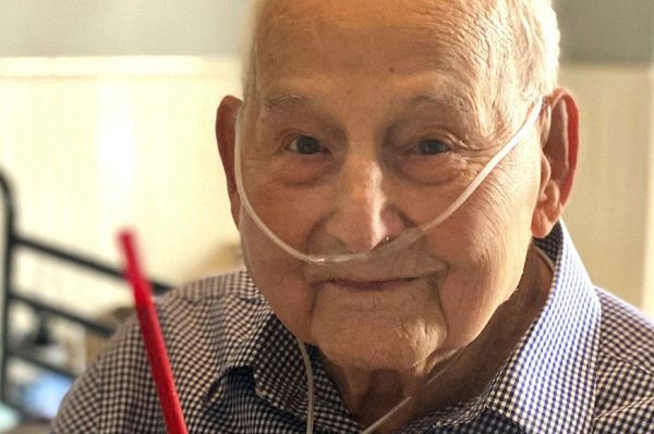 Veterano de la Segunda Guerra Mundial de 104 años vence al covid #VIDEO