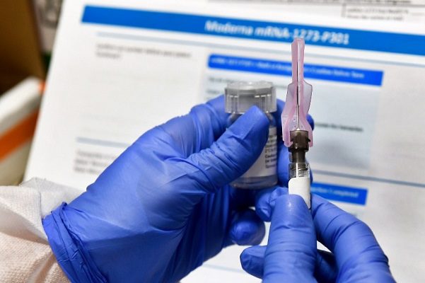 Moderna inicia ensayo de vacuna covid en adolescentes