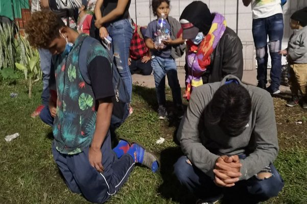 Nueva caravana migrante avanza a frontera con Guatemala