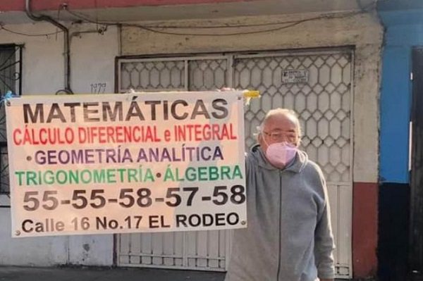 Se vuelve viral abuelito que ofrece clases de matemáticas en CDMX