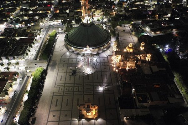 Sin fieles en sus alrededores durante esta celebración en Basílica de Guadalupe