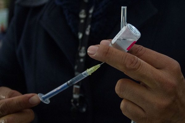 Perú detiene ensayos de vacuna contra Covid-19 por voluntario enfermo