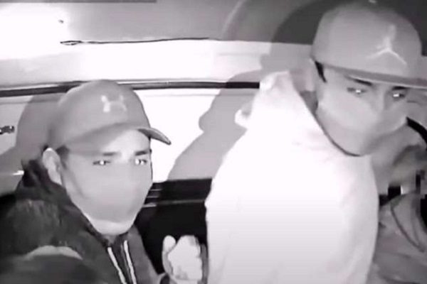 Asaltante devuelve pertenencia durante robo en Edomex #VIDEO