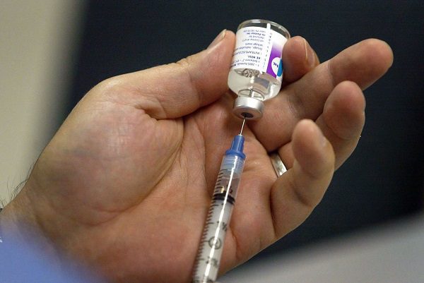 Voluntaria detalla los efectos que sufrió tras recibir la vacuna de Pfizer