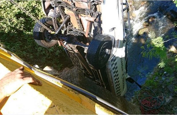 Dos elementos de la Guardia Nacional muertos tras desbarranco de vehículo