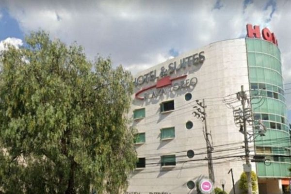 Sujeto habría lanzado a joven desde cuarto de hotel y huido, en Edomex