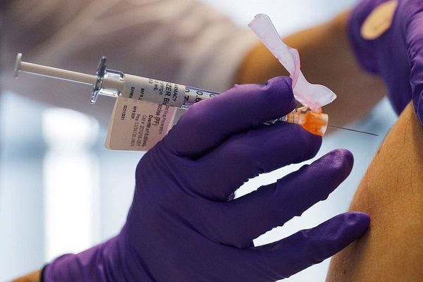 Reportan reacción alérgica grave tras aplicación de vacuna de Pfizer en EU