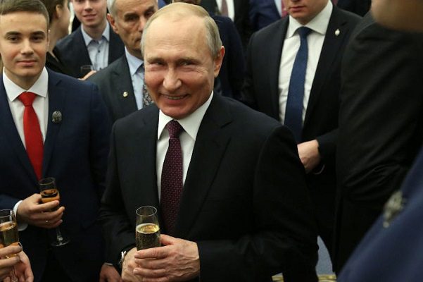 Vladimir Putin informa que no se ha puesto la Sputnik V