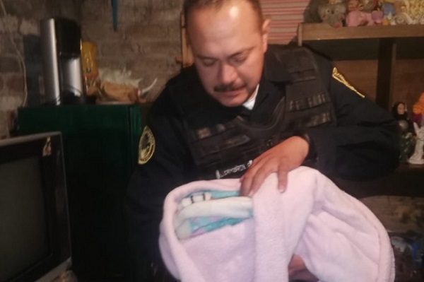 Policías atienden parto ante retraso de paramédicos, la GAM