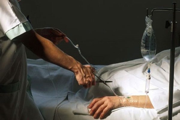 Congreso de España avala despenalizar la eutanasia